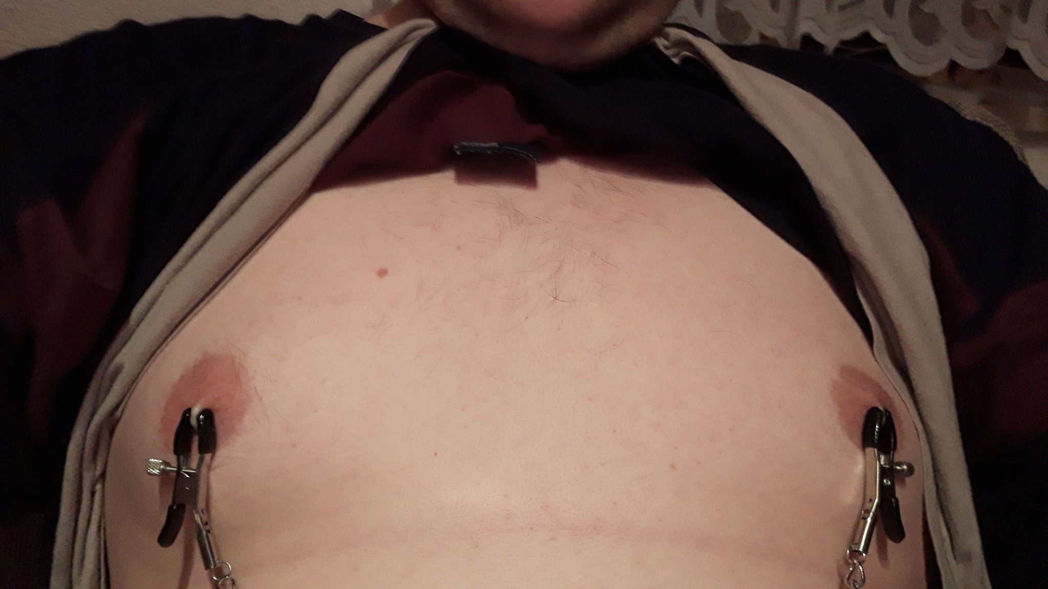 Hey guys, i have a nipple clamps now. I hope you like it.

#chubby #mollig #bisexual #bisexuell #bi #chaturbate