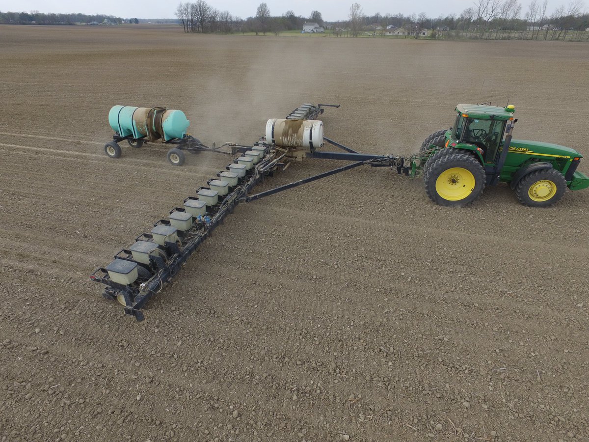 -Shoup 24r 30 
- 1 owner 
-Kinzie row unit, precision finger pickup meters 2000
-1.5 bushel box's
-John Deere 1/2 width disconnect 
- John Deere rate controller 
- 2x2 sunco fert DD fertilizer openers
- kpm monitor 
- 2 John Blue pistonpumps
-oiled and shedded every year
#agsale