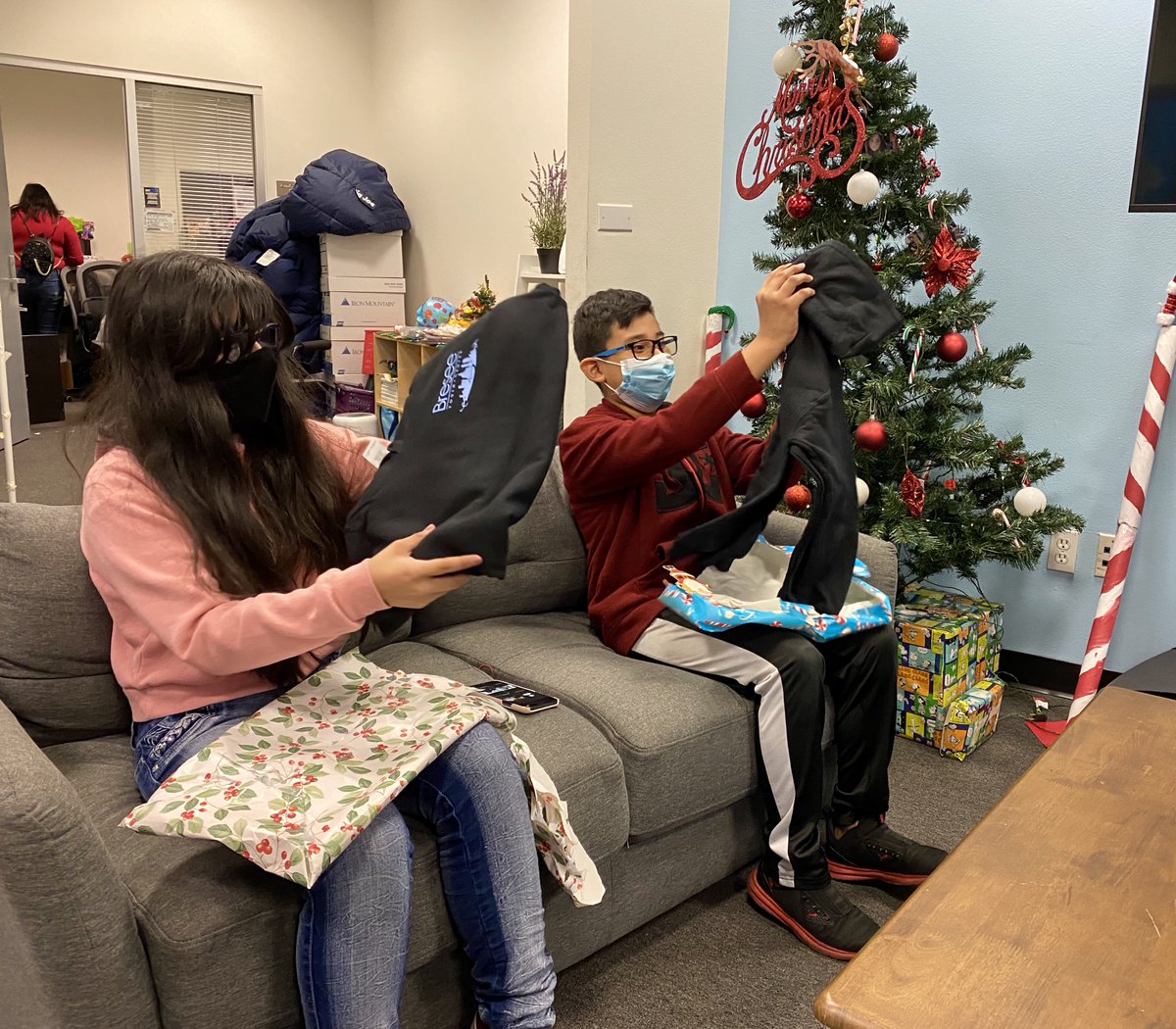 BreseeLA's tweet photo. Props to the entire Los Angeles Volleyball Club for making Christmas brighter for 48 of our Bresee Middle School students, who will be rocking these awesome black hoodies complete with Bresee and LAVBC logos! Special shout out to Jason &amp; Kaylani Olive.  #LAVBC https://t.co/U1jmneERG2