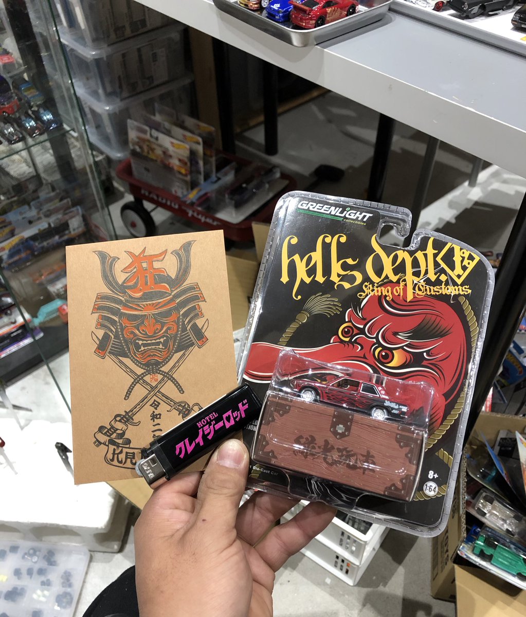 ZAIMAX555KZ's tweet photo. KRAZY RODｻﾝで購入させて頂きました🚗
👺hellsdept DATSAN510 "天狗"

めちゃめちゃカッコイイです✨
オマケのライターまで🤣ありがとうございます❗

#KRAZYROD
#hellsdept https://t.co/Ing5sbyudy