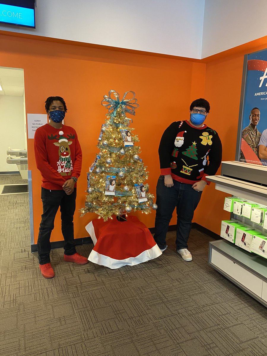 There is a new Merle in town and just in time for the Holiday Season!! Ugly sweater day at Merle Hay! <a href="/BOLDNP/">BOLD Northern Plains</a> <a href="/TurnerKenney/">Kenney Turner</a> <a href="/dbustamante1210/">David Bustamante</a> @BrianWest_NP <a href="/naomy24garcia/">Naomy Garcia</a> <a href="/WaheedRamiz/">Ramiz Waheed</a> <a href="/WilkinsTheRSC/">Chris Wilkins</a> <a href="/Ashbasssssh/">Ashley</a>