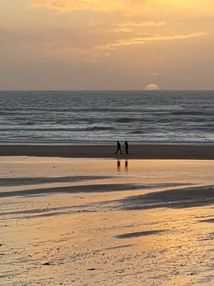 tracey_ingle's tweet photo. Sunset at St Ouen - enjoying the coast #getoutside #JerseyCI #sunset https://t.co/cQ9N1rf5nA