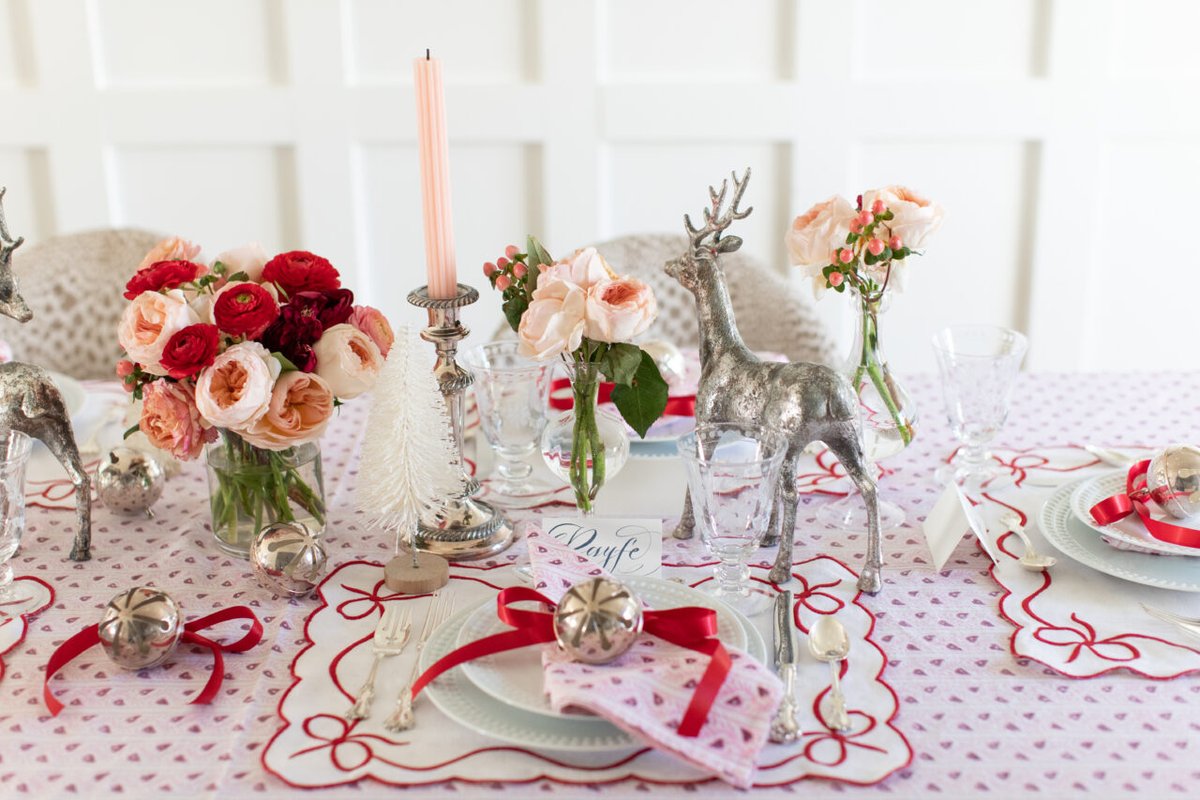 The countdown to Christmas is on, but who else is still fiddling with decorations? @clarybosbyshell has just the inspiration and she’s shared her 7 tips for holiday decorating with #TheGlamPad... Please visit the blog for more! theglampad.com/2020/12/clary-…