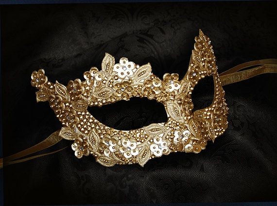 — La rubia llega al evento del año, si, ella fue invitada por Miley Cyrus una amiga que conoció en Las Vegas, llega al sitio donde será el evento y saluda algunos conocidos, entre ellos a la anfritriona.—

Gracias por la invitación Miley.
#𝑪𝒉𝒓𝒊𝒔𝒕𝑴𝒂𝒔𝒒𝒖𝒆𝒓𝒂𝒅𝒆