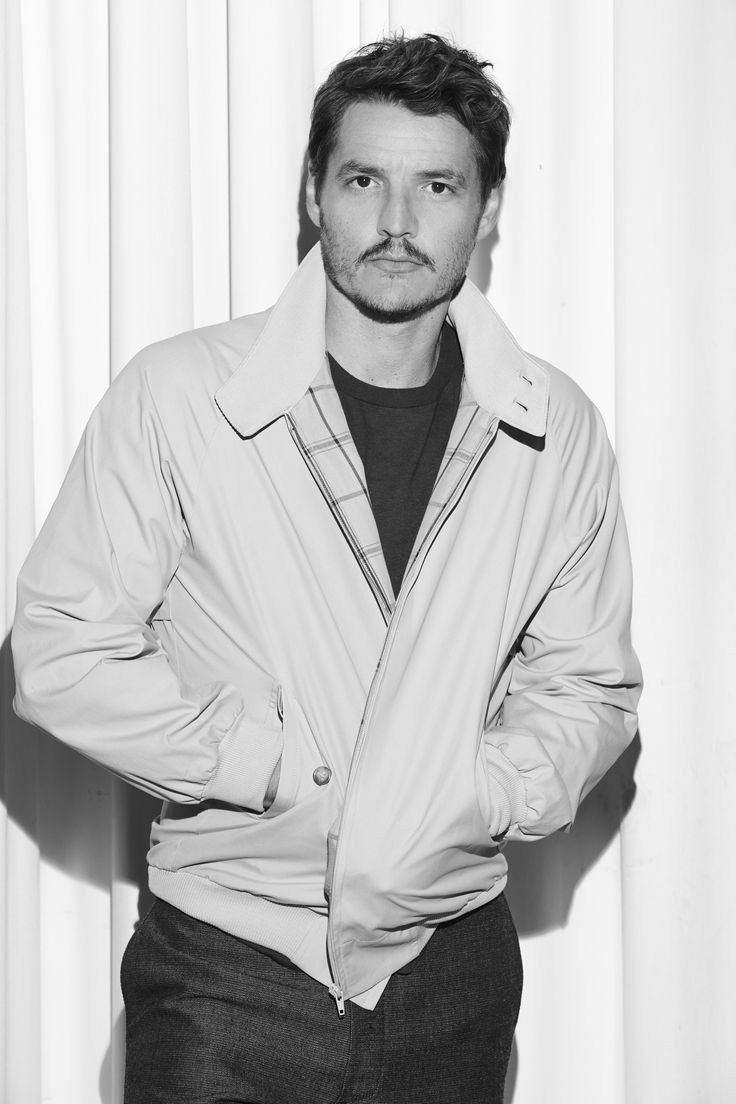 pedro pascal b&w aesthetic pictures - a thread