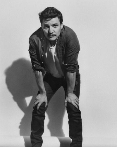 pedro pascal b&w aesthetic pictures - a thread