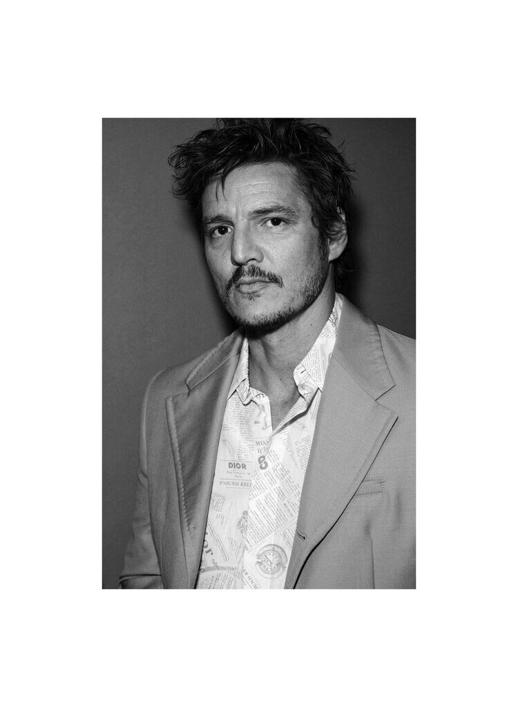 pedro pascal b&w aesthetic pictures - a thread