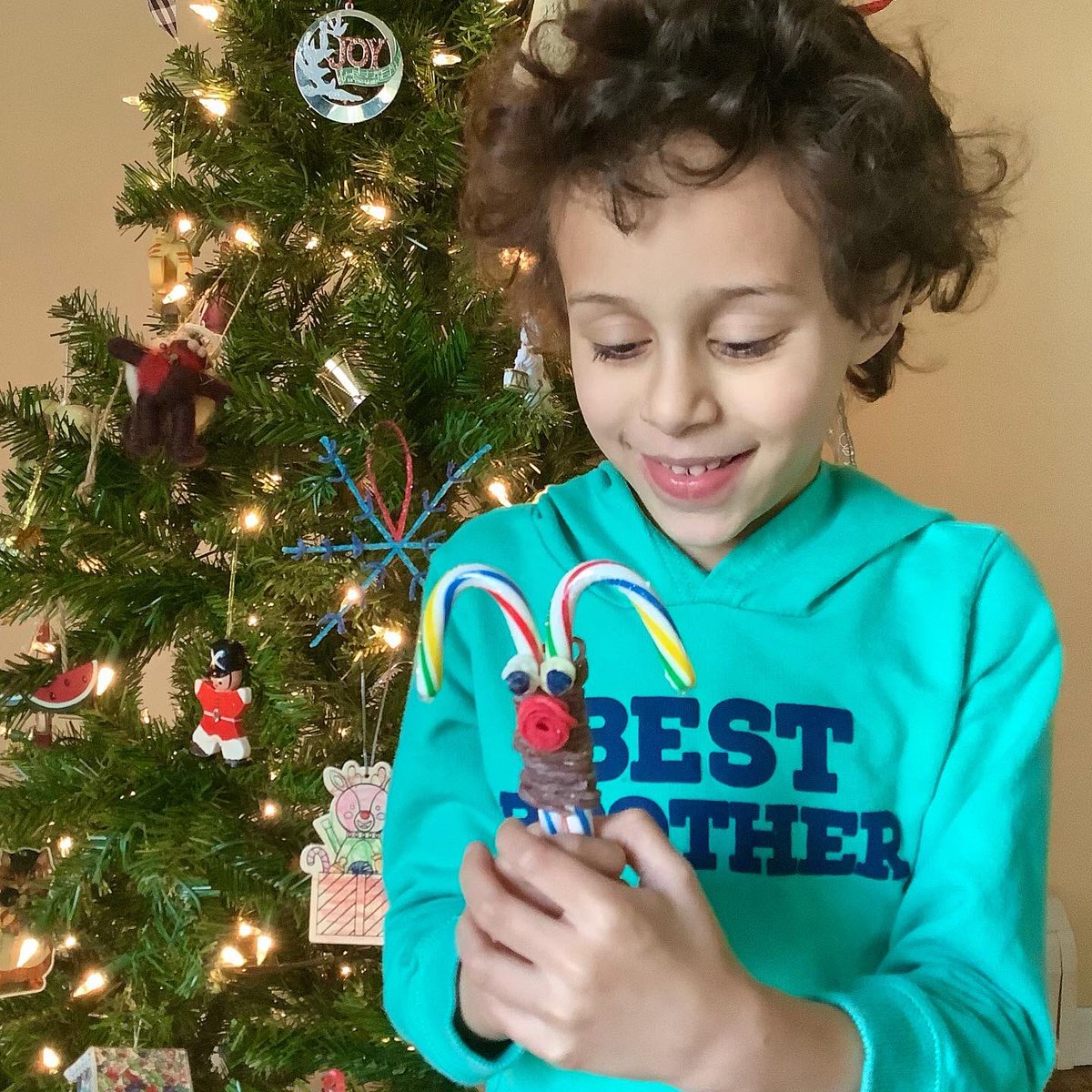 green2203A's tweet photo. #HolidayCrafttime We are getting #crafty this weekend with @Wikkistix . Scotty created this cool Rudolph craft and a pretty snowflake ornament. #WikkiStix has so many festive and fun craft ideas on the Wikki Stix website. Check them out https://t.co/7d3r7pgCdb https://t.co/kdsGbqDcGl