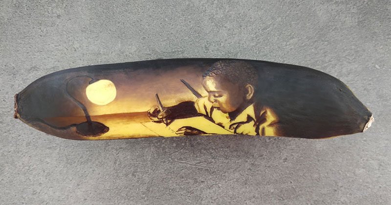 Amazing banana art by <a href="/Anna_Choj/">Anna Chojnicka</a> made by poking and bruising the skin, no ink is used