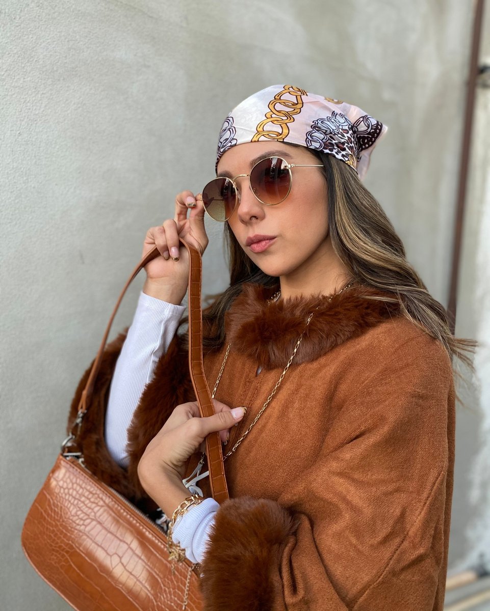 etceteraaccs's tweet image. Tu estilo es cómo expresas quién eres, sin siquiera tener que hablar ✨.

Deja que tus accesorios hablen por ti.

#GetTheBasics: 
Poncho café VS0218BR
Bolsa pequeña de mano café HBG0425BR

#SoyEtcetera #SeTrataDeTi