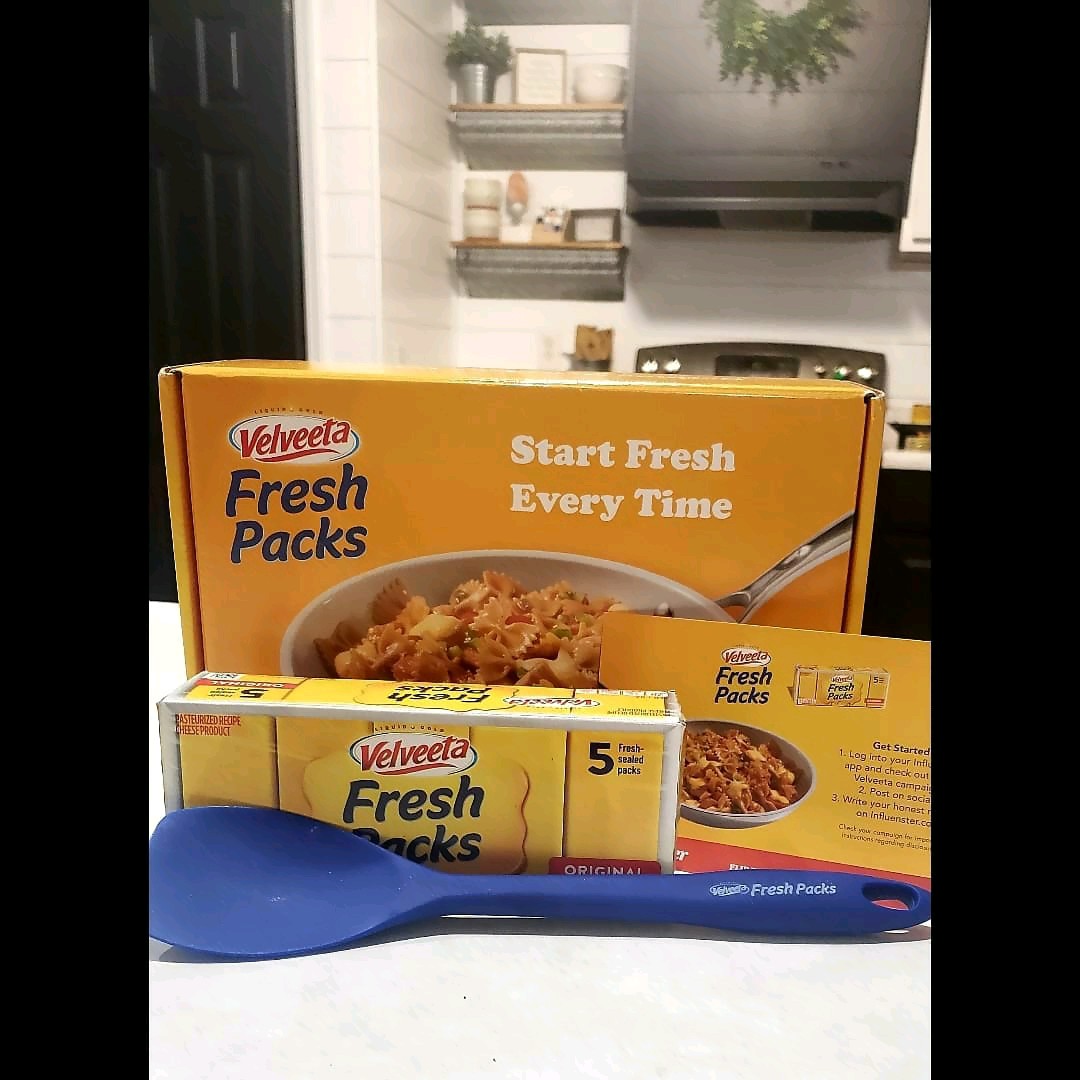 tabcatt_'s tweet photo. How Convenient! Great for small families that won't use the the whole brick of Velveeta up before it goes bad! My husband and I just need one of these individual packages  at a time! Great thinking Velveeta!
#contest #complimentary #EasyCheesyVelveeta @EatLiquidGold @Influenster https://t.co/yv3gQnj653