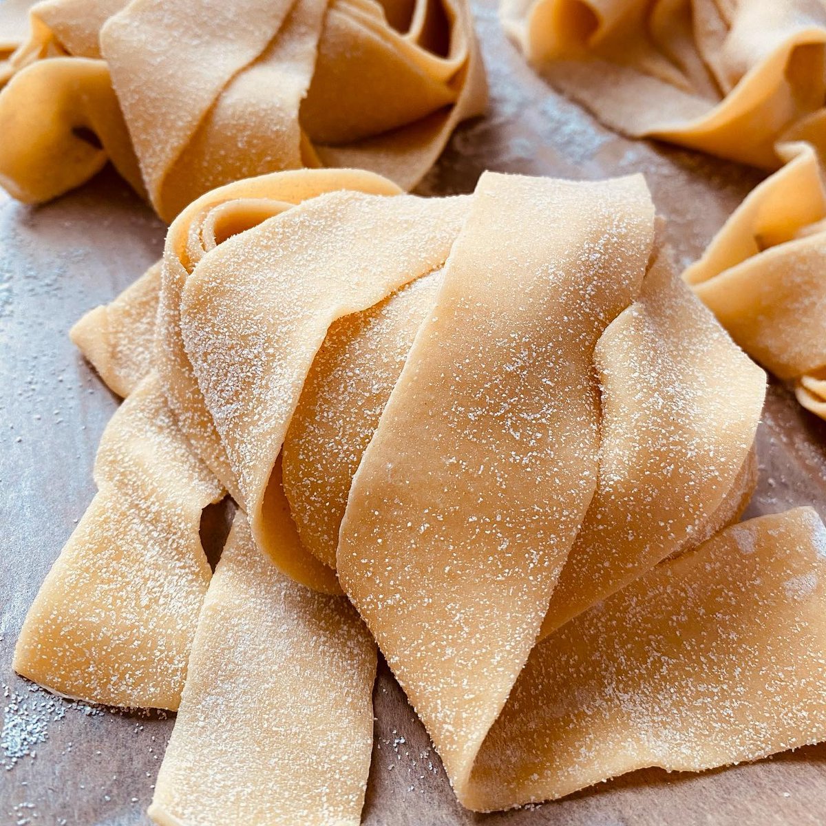 Fresh pappardelle... which sauce do you prefer to eat pappardelle with? 🍝⁠
.⁠
.⁠
.⁠
📷 @bontafreshpasta