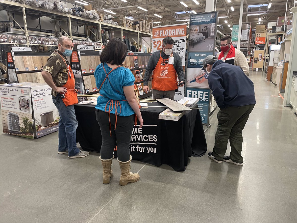 #EverettProud to show the Specialist Team our new Pergo 5 in 1 Multifunctional Molding. This exciting application will give a perfect finish and shave weeks off ordering cap-a-tread.  <a href="/HdJaaron/">Jaaron Lauterbach HD</a> @TracieD317 <a href="/SeattleD317/">J Contonio</a> <a href="/SarahLowell_HD/">Sarah Lowell</a> @CraigCorlissHD @THDTrenton