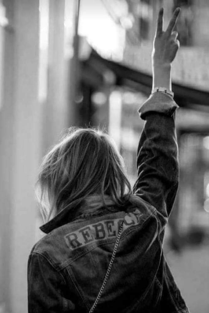 Позитивные рисунки для поднятия настроения. Мне по фигу. Смешные коты со словами. Я уже все картинки. Прикольная подпись открытки.