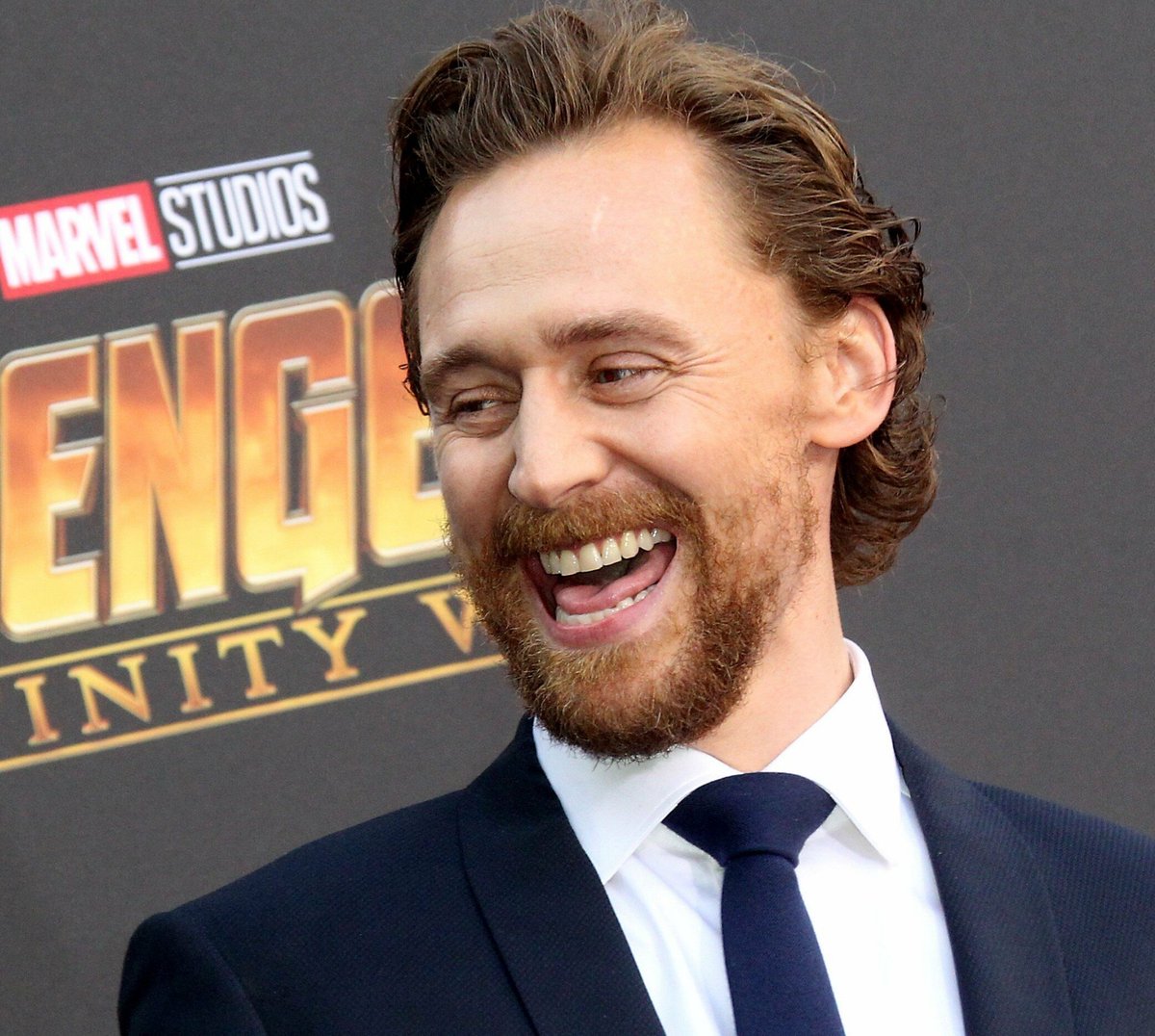 tom hiddleston laughing