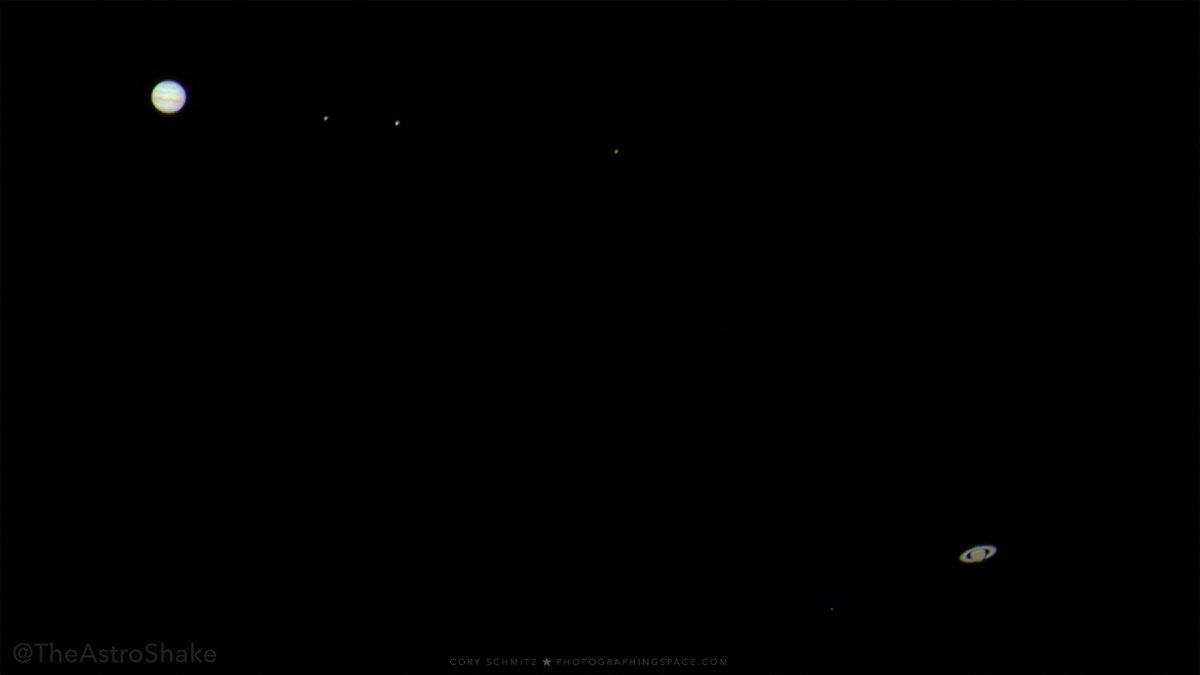 TheAstroShake's tweet image. 2/n

A clean image without the nerdy markup.

#Jupiter and #Saturn in #conjunction tonight.

#GreatConjunction2020