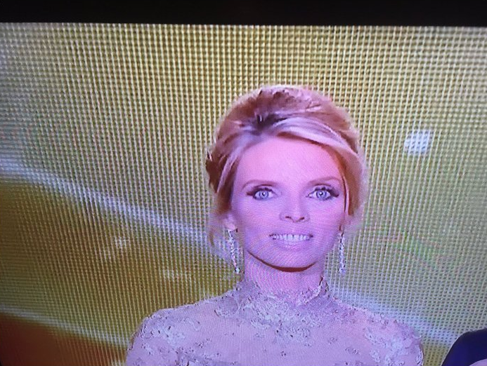 Tilah's tweet image. Personne :

Absolument personne :

Sylvie Tellier pendant toute la soirée Miss France : Ne pas manger les humains. Ne pas manger les humains. Ne pas manger les humains.

#MissFrance2021 #MissFrance