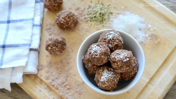 Chocolate Coconut No-Bake Protein Balls Recipe - Kids Love 'em Too! - Oh So Savvy Mom #recipe #paleo #cleaneating bit.ly/2t0xXVl
