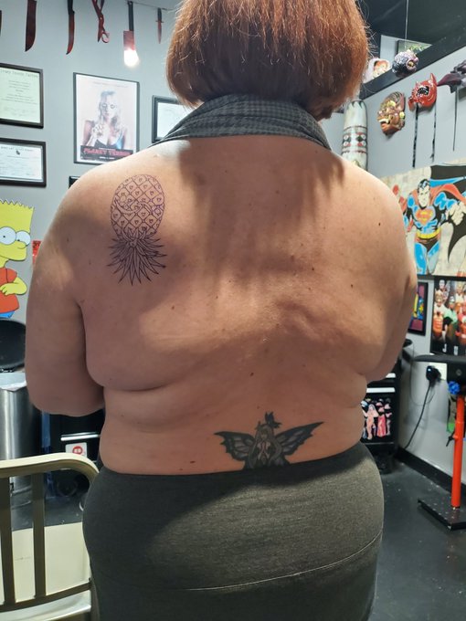 2 pic. Getting our new lifestyle tattoos! https://t.co/8GeGo229mZ