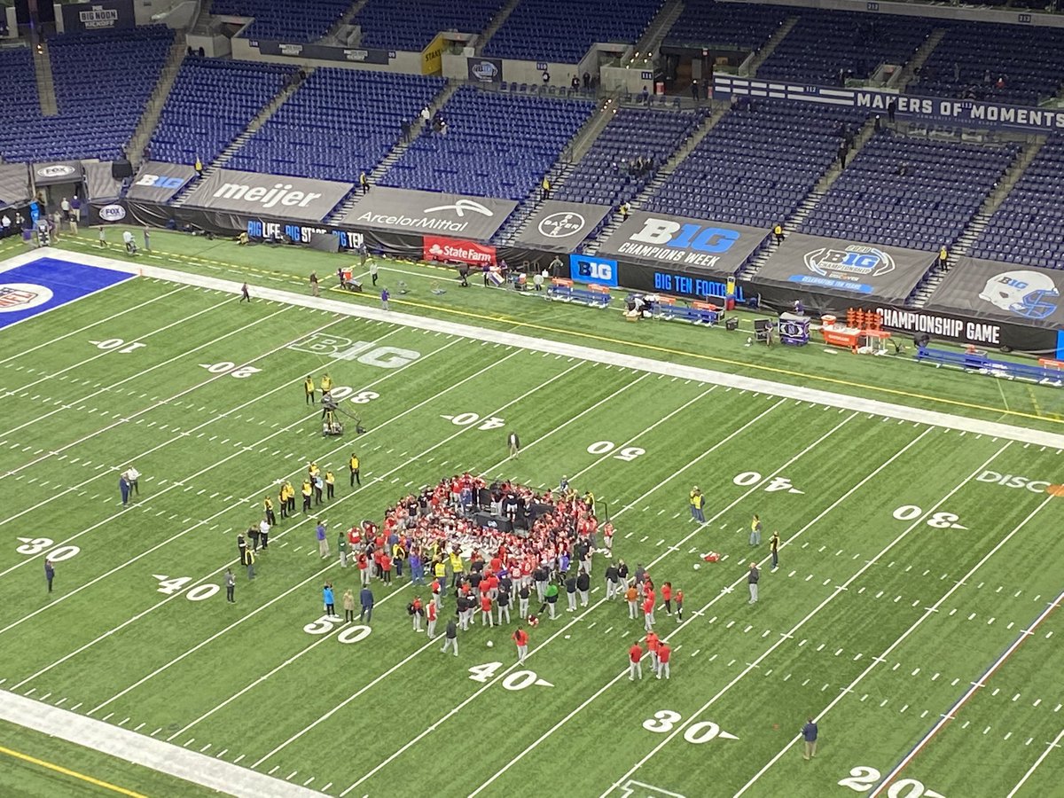 LanternSports's tweet photo. Ohio State celebrates after winning its fourth-straight Big Ten Championship. https://t.co/xnTpZcrwa0