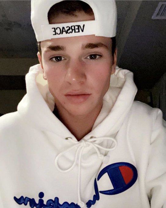 pretty face with a pretty dick😈   https://t.co/jycSmM5vKq https://t.co/xLyqkYjNxI