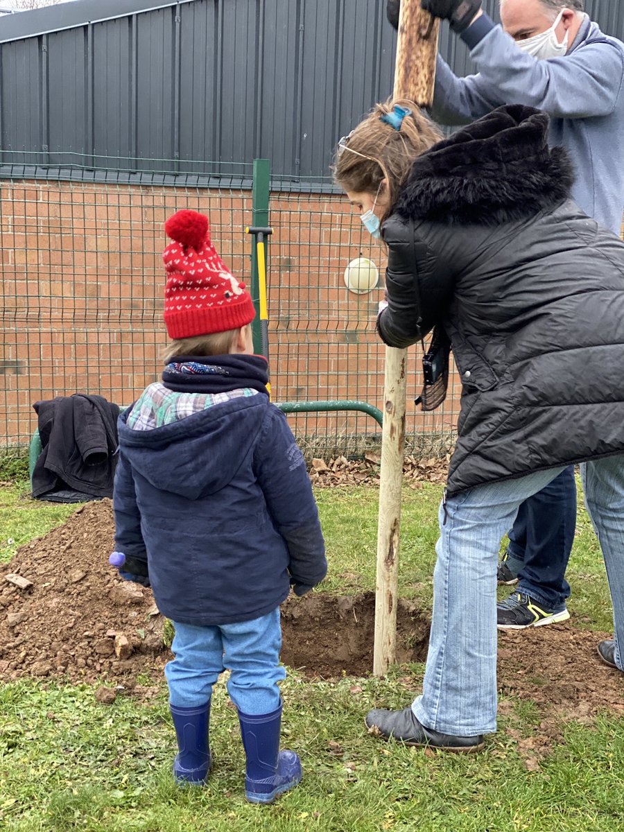 BHiazid's tweet photo. Merci à tous les Santois qui ont participé à la #Plantation #Citoyenne. 
🌳 15 #arbres et 70 arbustes 🌿 plantés en moins d'1h30 🤗
A renouveler !  #PlanArbresHDF #1million d’#arbres en @hautsdefrance https://t.co/nXNg0Vd524