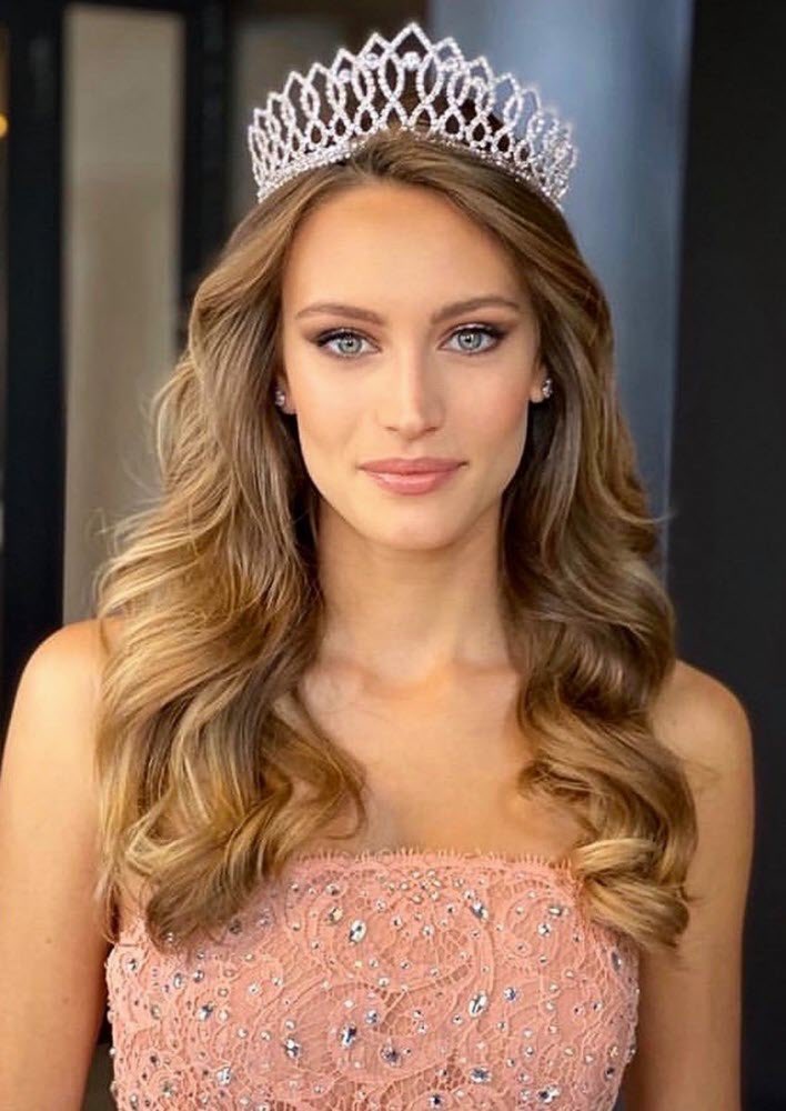gerparis's tweet photo. Allez miss Bourgogne !! La plus belle. @MissFrance https://t.co/2CYSnezdBS