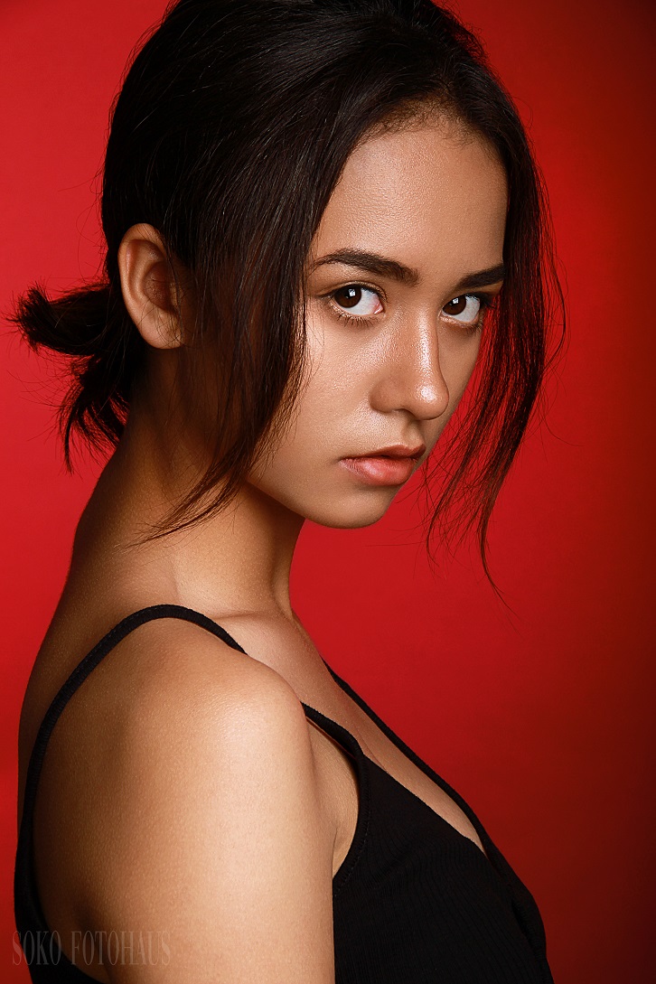 SokoFotohaus's tweet image. I see you looking at me looking at you looking at me.  #yegmodel #diversity #yegphotographer #yeg #portraitphotography #mixedrace #femalemodel #crazyrichasians #fashionphotography #asianmodel #Canon #condenast