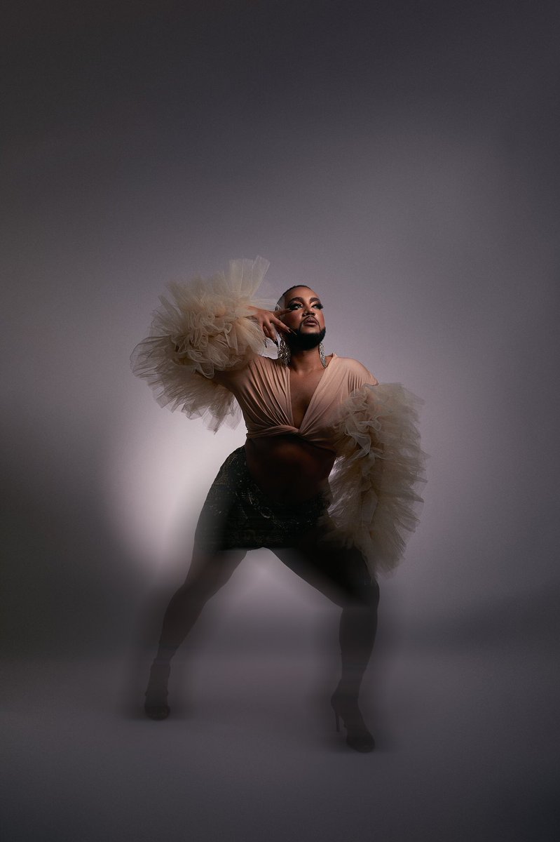 James is an artist and performer, whose new music focuses on beholding one’s own beauty. They wanted images that would showcase their glam persona, but with an air of drama and mystique. Beat by  @SterlingTull &  @Witchbitchpari