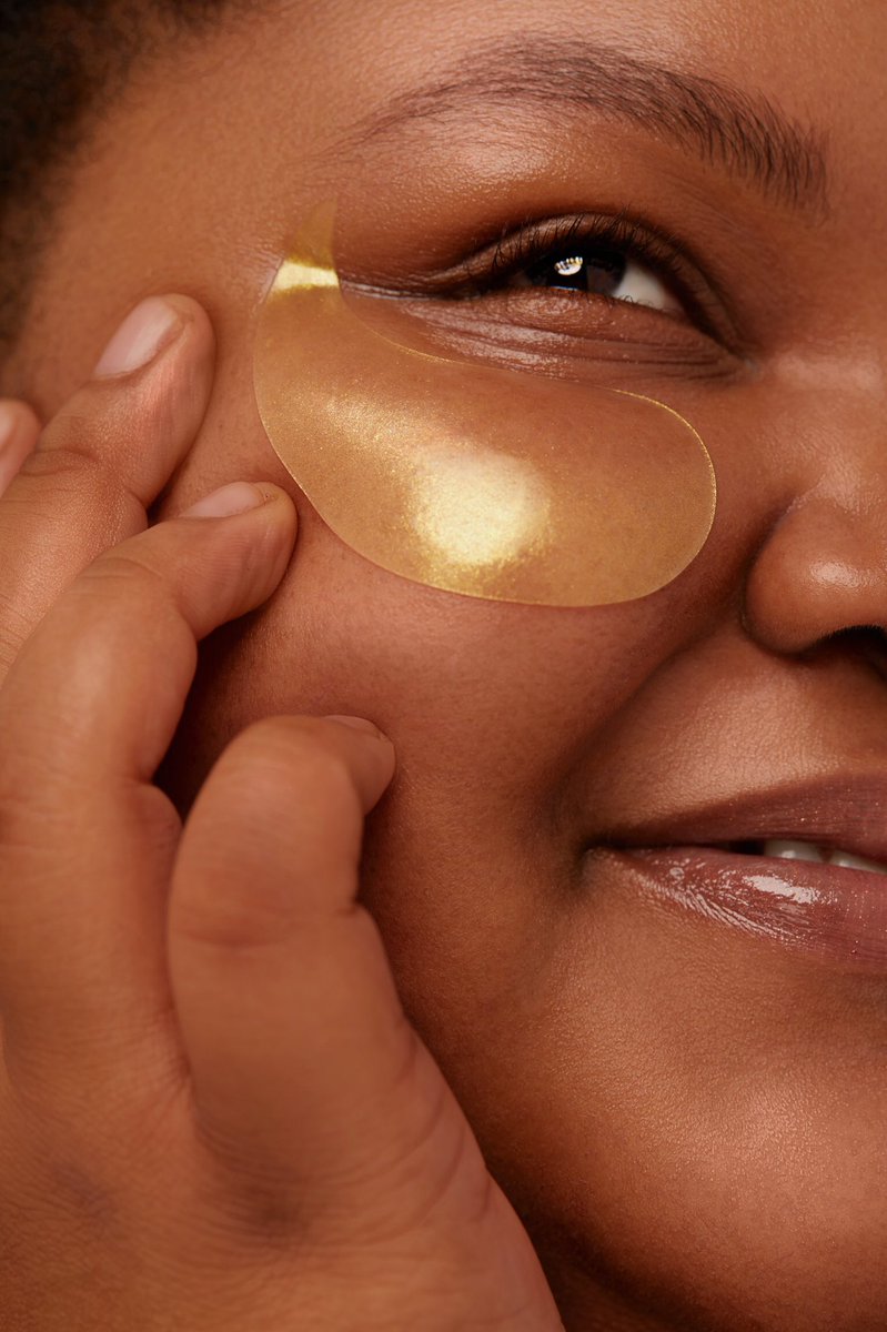 When I reached out to Rita I knew that I wanted to do something to highlight her glowing skin and radiant smile. I told her to grab any skincare products she had because we would be focusing on beauty shots. She nailed the assignment.