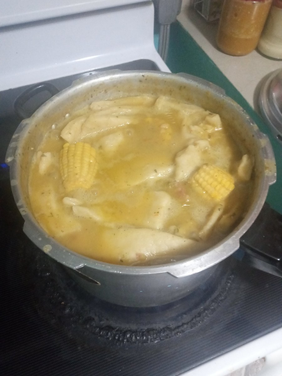 Axiomatic49's tweet image. After a hard day of christmas prep it&apos;s only fitting. #selfefficient #powermeal #1pot #BetterLateThanNever