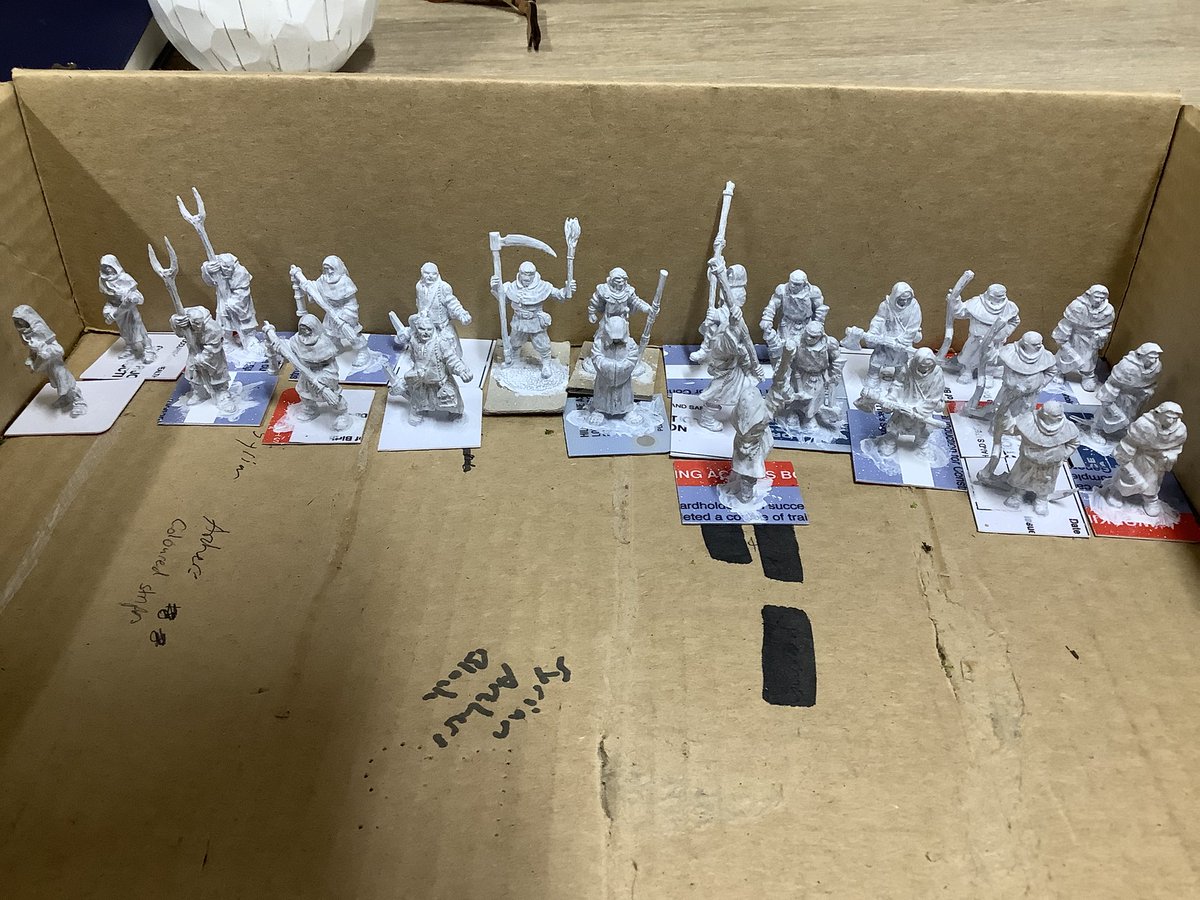 Oldwargamer's tweet photo. The #peasants are revolting! Undercoated and ready for some #contrastpaints #wargaming #wargames #wargamer #GamezoneMiniatures #28mm https://t.co/4kaVSC05hx
