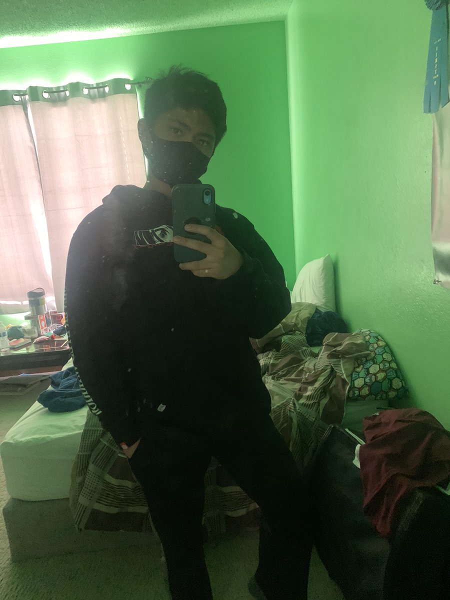 WoomyBrigade's tweet photo. Mirror pics cause I’m bored. https://t.co/7M5oNLQ3a8