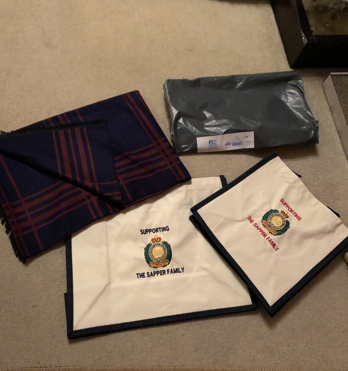yudoula's tweet photo. Thank you for this tweet and reminder of the wonderful #SapperShop on-line, gREat service! Christmas ๐came early with the timely delivery of my beautiful Corps pashmina and my bags for life! Highly recommend!! ๐ https://t.co/jp429UrRNF