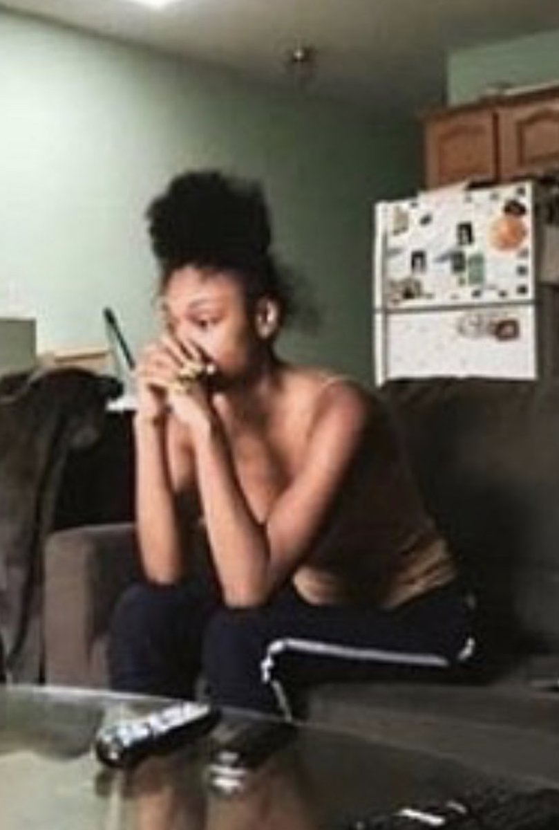 somelly2's tweet photo. Moi devant les discours des miss qui stresse comme si j’étais à leur place  #MissFrance2021 https://t.co/YL9Ibg9fB5