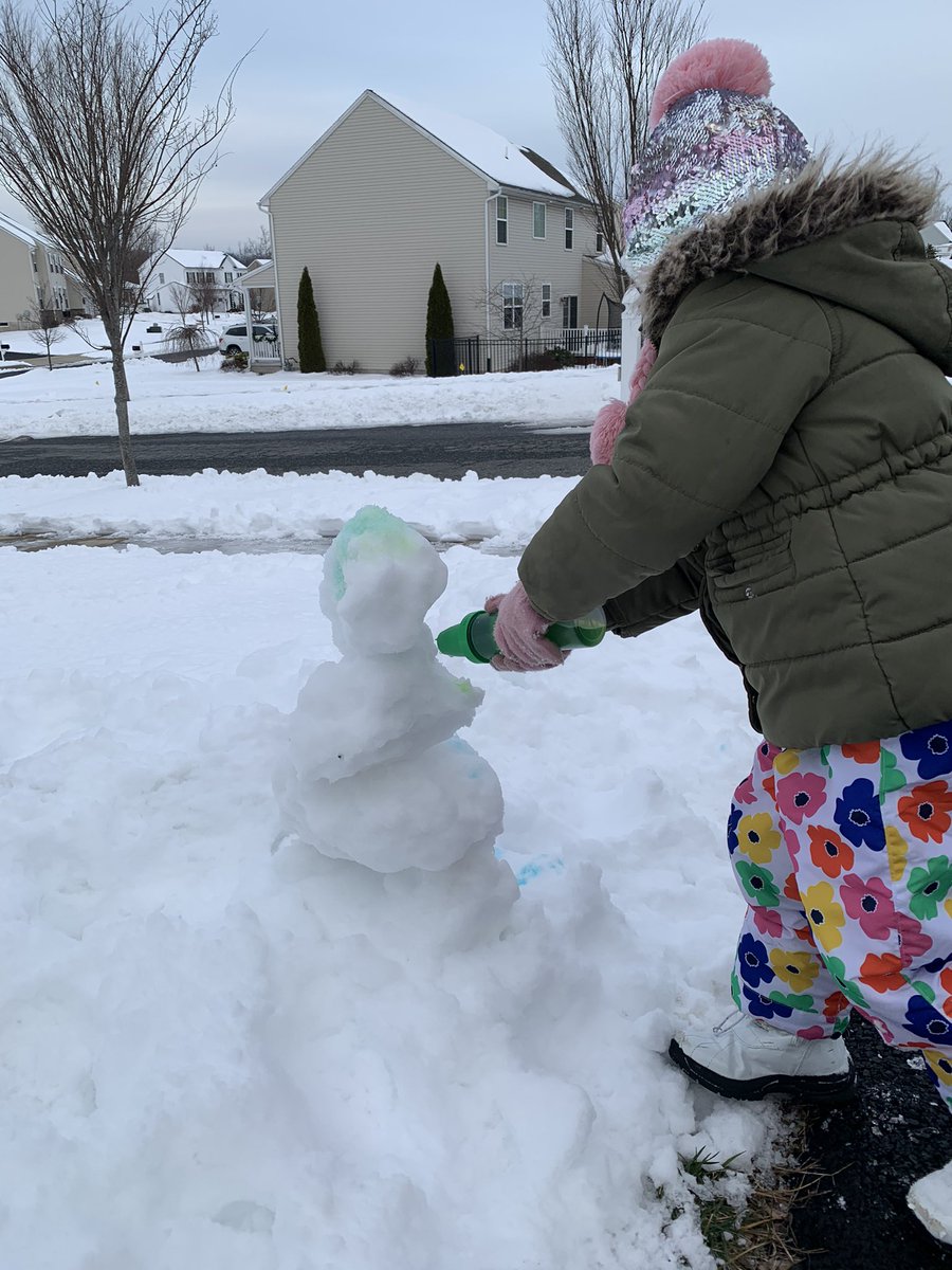 Eley_Education's tweet photo. Trying our best to make a snowman with snow that doesn’t seem to want to pack! 🤔❄️⛄️ Loving the #BSES12DaysofLiteracy Activities @BSES_Eagles 🥰 https://t.co/6MFtk6kLgm