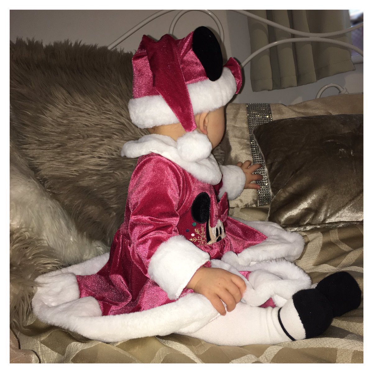 Chloejadeburkey's tweet photo. 🎅 𝙲 𝙷 𝚁 𝙸 𝚂 𝚃 𝙼 𝙰 𝚂 • 𝚅 𝙸 𝙱 𝙴 𝚂 🎅
𝙼𝚢 𝚕𝚒𝚝𝚝𝚕𝚎 𝚖𝚒𝚗𝚒 𝚠𝚒𝚕𝚕𝚘𝚠 𝚖𝚘𝚞𝚜𝚎 𝚐𝚎𝚝𝚝𝚒𝚗𝚐 𝚛𝚎𝚊𝚍𝚢 𝚏𝚘𝚛 𝚑𝚎𝚛 𝟷𝚜𝚝 𝙲𝚑𝚛𝚒𝚜𝚝𝚖𝚊𝚜 𝚠𝚎𝚊𝚛𝚒𝚗𝚐 𝚑𝚎𝚛 𝙼𝚒𝚗𝚗𝚒𝚎 𝙼𝚘𝚞𝚜𝚎 𝙲𝚑𝚛𝚒𝚜𝚝𝚖𝚊𝚜 𝚍𝚛𝚎𝚜𝚜 𝚏𝚛𝚘𝚖 @shopDisney https://t.co/e4V7IdvROc