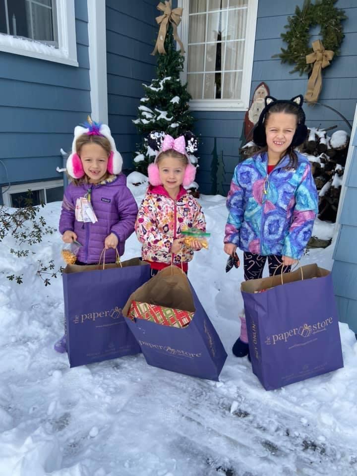 LittleHelpers9's tweet photo. @circlefriends Wrap &amp; Give project 
https://t.co/4cZm4UY7kp

#littlehelpers #fairfieldCT #kindkids #sharekindness #circleoffriends #holidaygiving #christmas #circleoffriends #volunteer #serve #give #love #specialneeds #wrapandgive https://t.co/35sN9v5fbC
