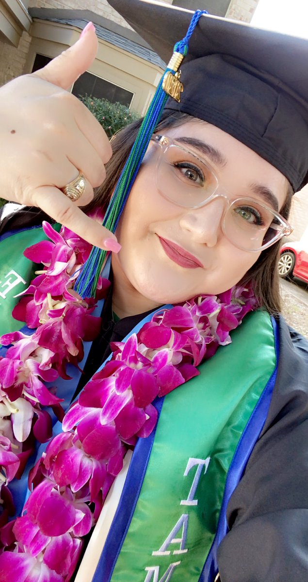 myrandarenee's tweet photo. I DID IT🥳 Tamucc Alumni and First Generation College Graduate!!!🍎👩🏻‍🎓💙💚🤙🏻 #classof2020 #islanderforever #Islanderalumni https://t.co/zl3qDJS6Yz