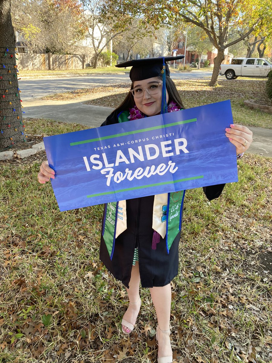 myrandarenee's tweet photo. I DID IT🥳 Tamucc Alumni and First Generation College Graduate!!!🍎👩🏻‍🎓💙💚🤙🏻 #classof2020 #islanderforever #Islanderalumni https://t.co/zl3qDJS6Yz