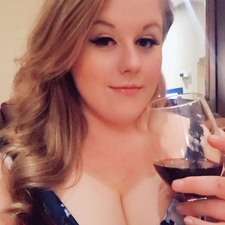 CrushHeidi's tweet photo. Time for the pre-show "warm-up"!

#DrinkHardFightHard https://t.co/rk6bzqb0qO