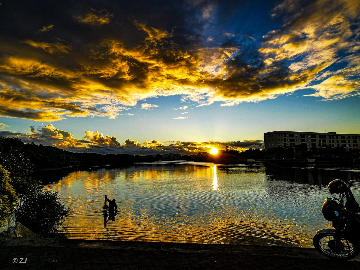 Dudeizir's tweet photo. βAnother sunrise, another new beginning.β
β Jonathan Lockwood Huie
#Sunriseseries
#phonephotography
#huaweip30ph https://t.co/YpDcfH1iLW