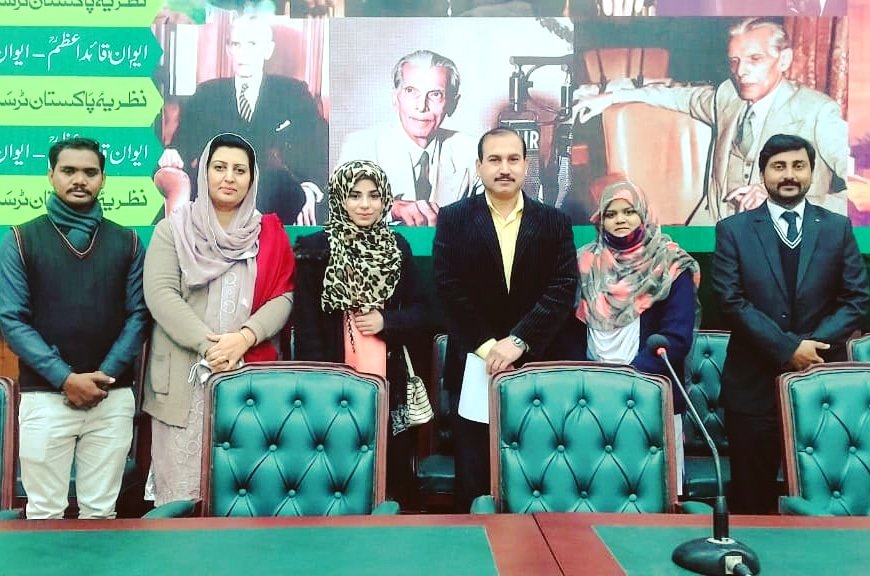 AyeshaAOfficial's tweet photo. At Aiwan_E_Quaid🥰
#AYESHAAKBAROFFICIAL #AyeshaAkbar #Naatkhuwan #naatepak #naatsharif #naatshareef #naats #muslim #lahore #kalam #Islam #Hijab #hijabinspiration #foryoupage #followers #FolloMe #FolloBackFor4FolloBack #Aiwan_E_Quaid #QuaideAzam #positionholder #competition https://t.co/Bq6u2VBZmz