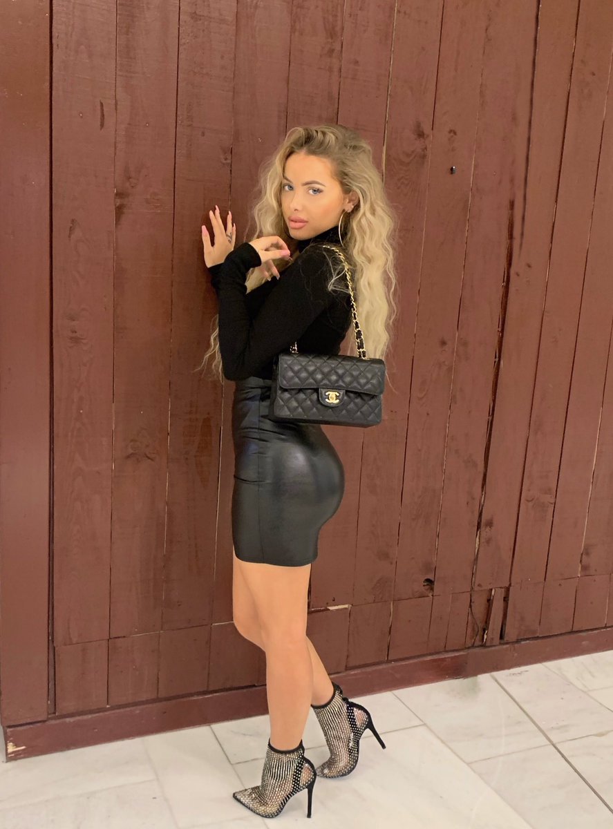 EvaaPvris's tweet photo. Avouez je suis plus fraishe que les miss à la télé !! https://t.co/POpuosRWc0