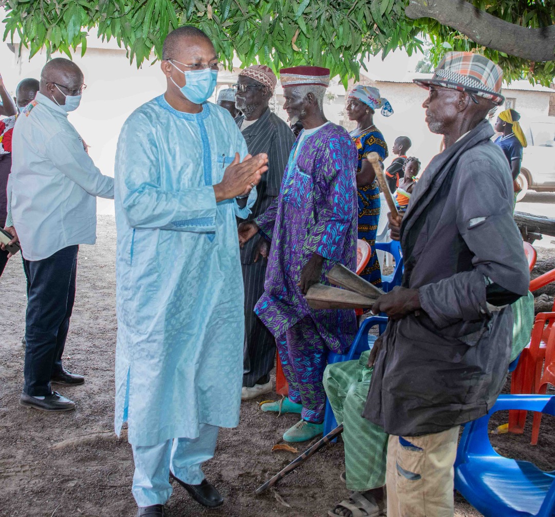 Bruno_N_Kone's tweet photo. 7/7 #Bougoula. Au 1er jour de cette tournée de remerciements et d'échanges avec les pop., j'ai transmis ls remerciements et les félicitations du PR @AOuattara_PRCI aux militants pour leur mobilisation en faveur du @RhdpO et les résultats obtenus à l’élection PR d’octobre dernier. https://t.co/muZMuESEsc