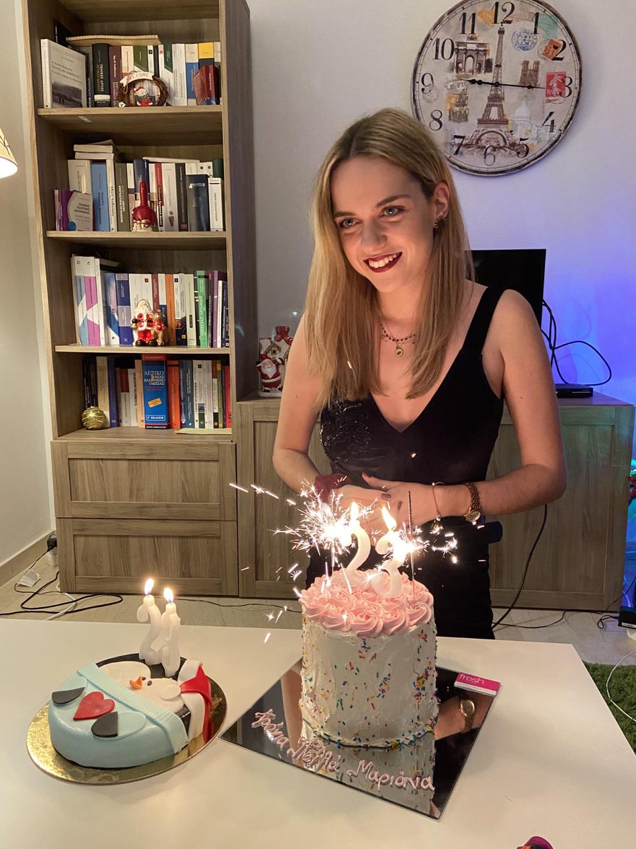 mariannafounti's tweet photo. Μια περίεργη χρονιά έφτασε στο τέλος της. Τα φετινά μου γενέθλια ήταν ιδιαίτερα λόγω της τρέχουσας κατάστασης αλλα εξίσου ξεχωριστά. Σας ευχαριστώ όλους για τις πολύ όμορφες ευχές σάς! #sweet23🎂 https://t.co/f2VV5TyC3q