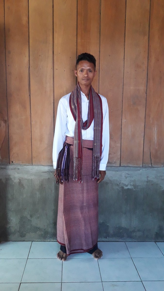 Muswbl's tweet image. Busana adat tana Ai.