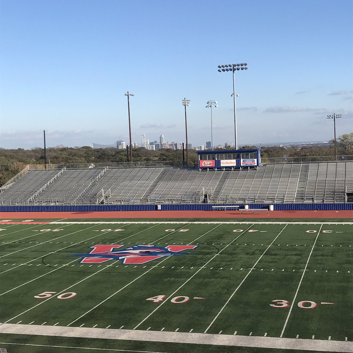 RT @parkeralewis: Bluebird day, running bleachers, home of super bowl champs Drew Brees and Nick Foles https://t.co/RwCudXwkLj