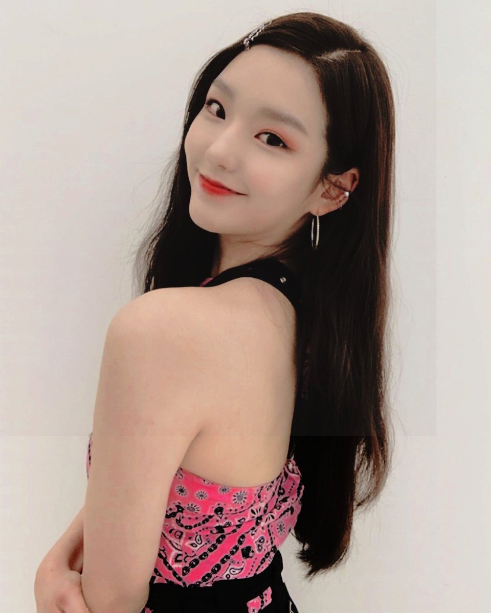 OFFICIALCOD5's tweet photo. ⠀⠀❏  :  Whαt's чour number?  ⊹  ᴄᴏᴅᴇ's ᴜᴘᴅᴀᴛᴇ  [ ***** ]  ⛓️ · #BlackDressNC  %  

Satie está más guapa de lo normal porque se encuentra en el #NUCLEAR2ndCB! Aunque lamentablemente no tiene un black dress para hacer match con Nuclear, esperamos no la cancelen. 😳 https://t.co/wdUffnwTJH