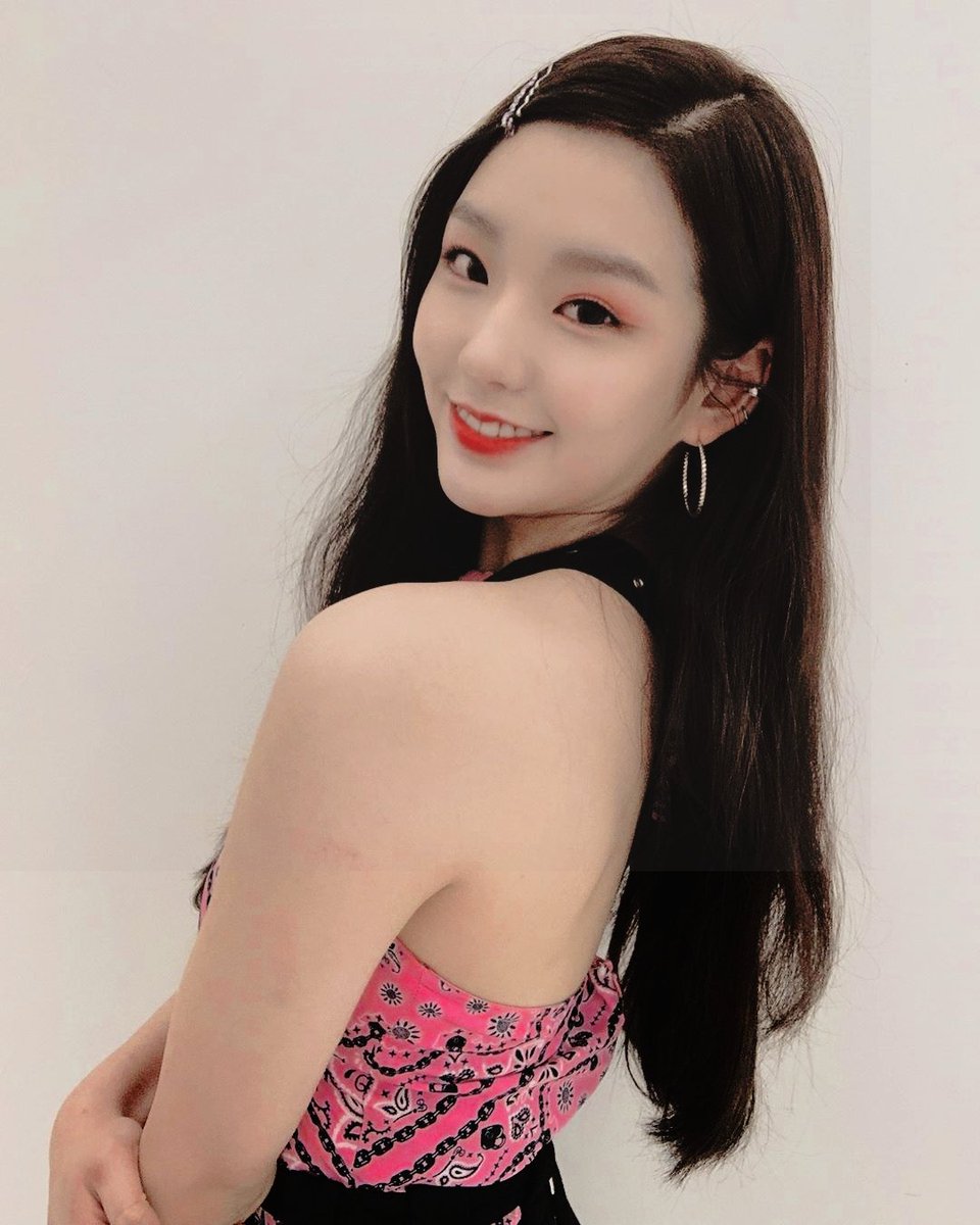 OFFICIALCOD5's tweet photo. ⠀⠀❏  :  Whαt's чour number?  ⊹  ᴄᴏᴅᴇ's ᴜᴘᴅᴀᴛᴇ  [ ***** ]  ⛓️ · #BlackDressNC  %  

Satie está más guapa de lo normal porque se encuentra en el #NUCLEAR2ndCB! Aunque lamentablemente no tiene un black dress para hacer match con Nuclear, esperamos no la cancelen. 😳 https://t.co/wdUffnwTJH